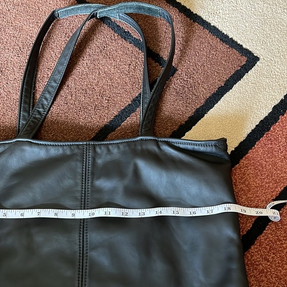 THE PURSE PEDDLERS Large Black genuine Leather Tote - Picture 6 of 10